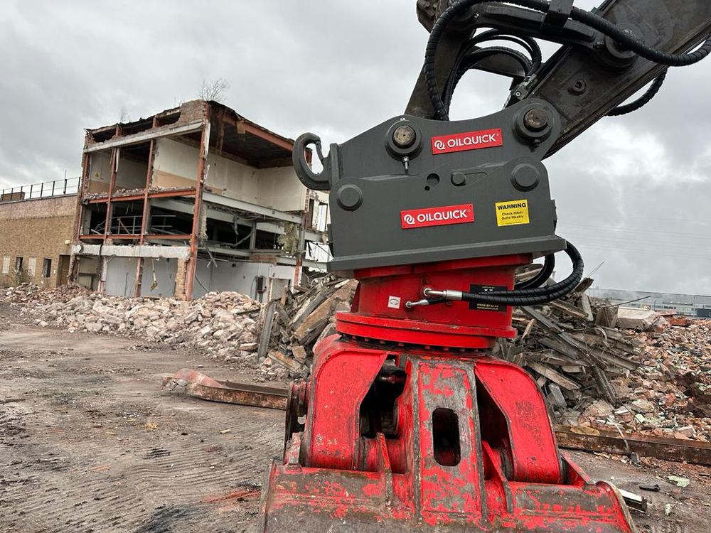 OilQuick automatic coupler fitted to a demolition attachment